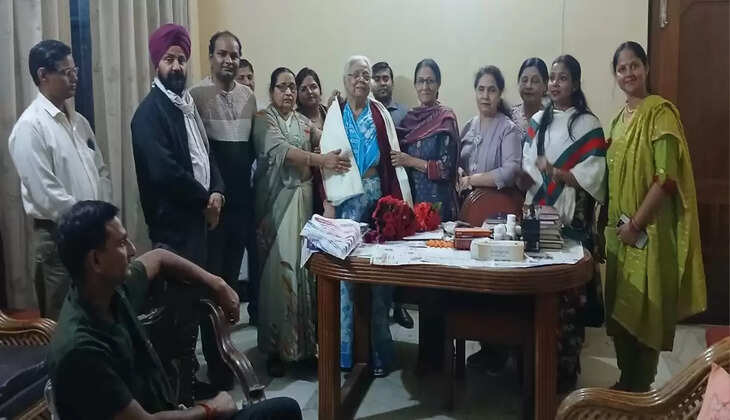 शतकवीर डा. लक्ष्मी नरसू&nbsp; सेठ को सेवा, दया, श्रद्धा भाव के लिए किया गया सम्मानित