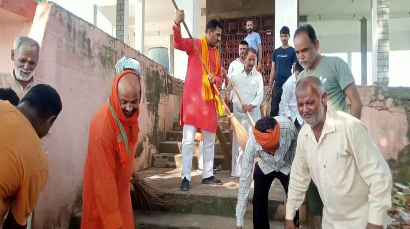 चंदौली: भाजपा नेता सूर्यमुनी तिवारी के नेतृत्व में भाजपाइयों ने चलाया स्वच्छता आभियान