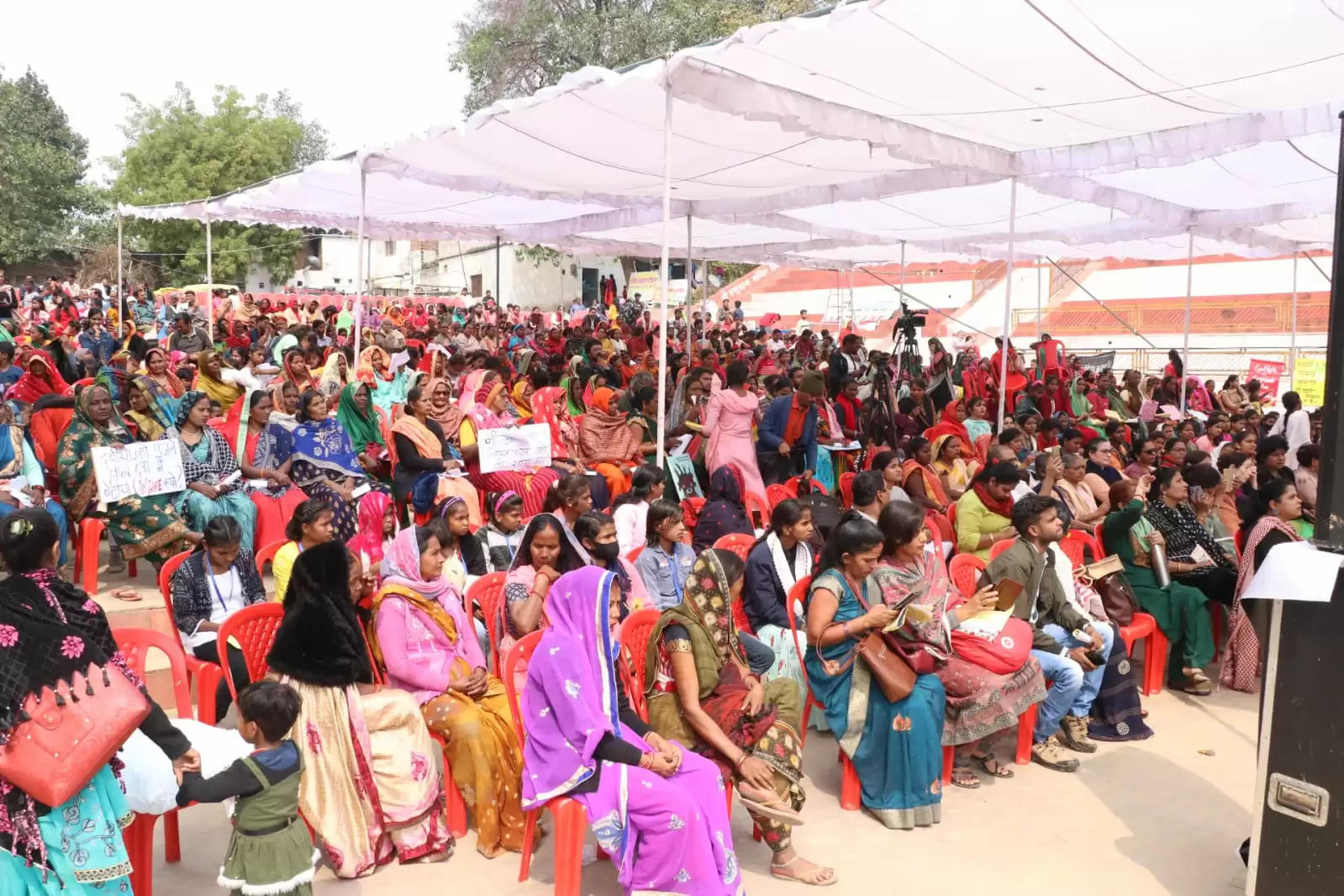 Varanasi News: शास्त्री घाट पर महिला अधिकार सम्मेलन का आयोजन किया गया
