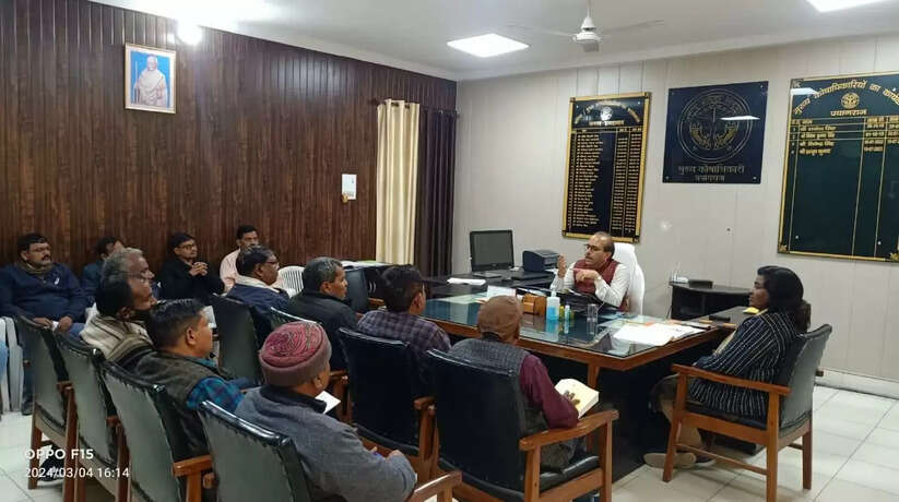 Pryagraj News: निर्वाचन व्यय अनुवीक्षण के अन्तर्गत गठित वीडियो निगरानी टीम को दिया गया प्रथम प्रशिक्षण