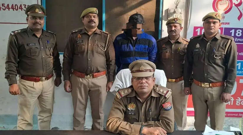 Varanasi News: पुलिस आयुक्त कमिश्नरेट वाराणसी के निर्देशन में अपराध एवं अपराधियों की रोकथाम, गिरफ्तारी हेतु चलाये जा रहे अभियान के क्रम में, पुलिस उपायुक्त गोमती ज़ोन व अपर पुलिस उपायुक्त गोमती ज़ोन के पर्यवेक्षण में