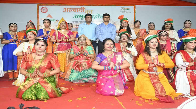 बरेका में आजादी का अमृत महोत्सव के अंतर्गत फोटो प्रदर्शनी एवं सांस्कृतिक कार्यक्रम की धूम