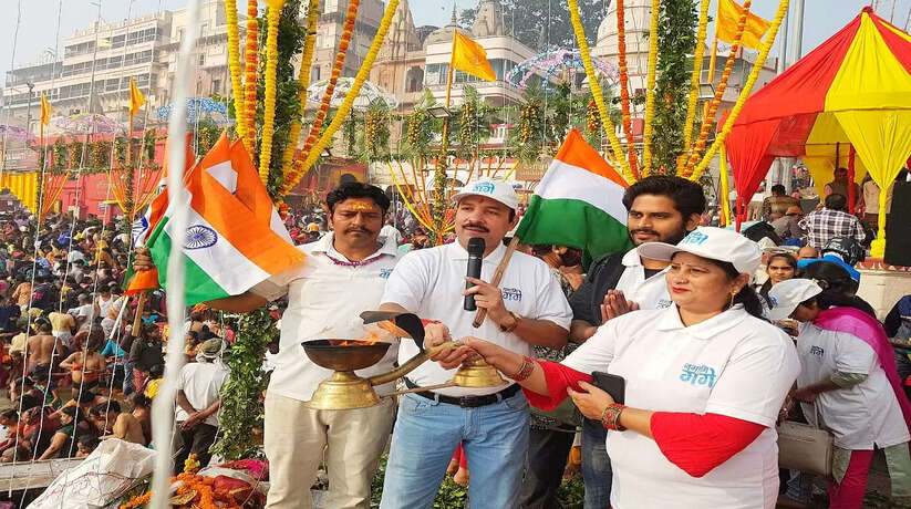 देव दीपावली पर नमामि गंगे ने की गंगा की स्वच्छता के लिए जागरूकता