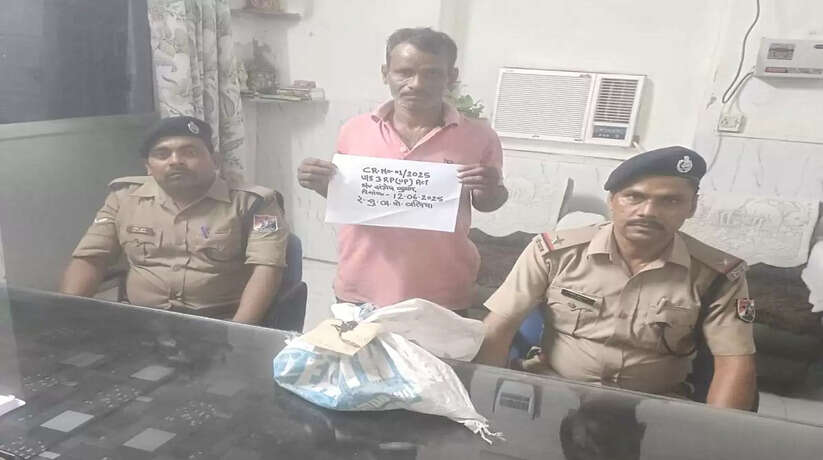 वाराणसी में रेलवे के सामानों को चोरी कर बेचने वाला गिरफ्तार