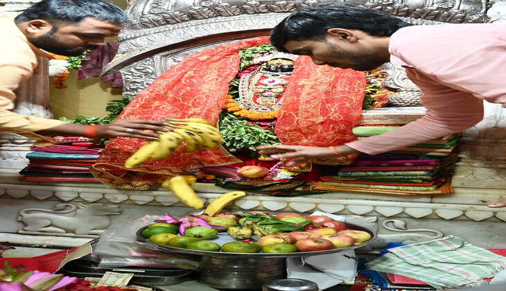 काशी विश्वनाथ धाम में सप्तमी पर शक्ति आराधना, मां विशालाक्षी को अर्पित की गई श्रृंगार सामग्री