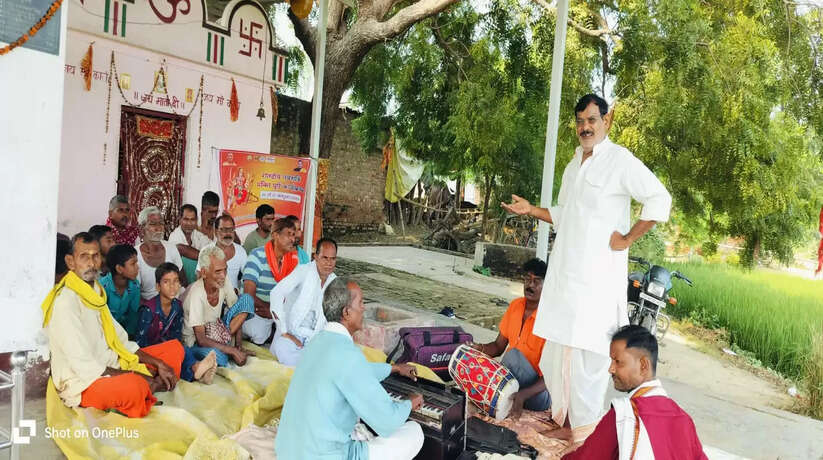 चंदौली में धूमधाम से मनाई गई वाल्मीकि जयंती, मंदिरों में आयोजित हुआ कार्यक्रम
