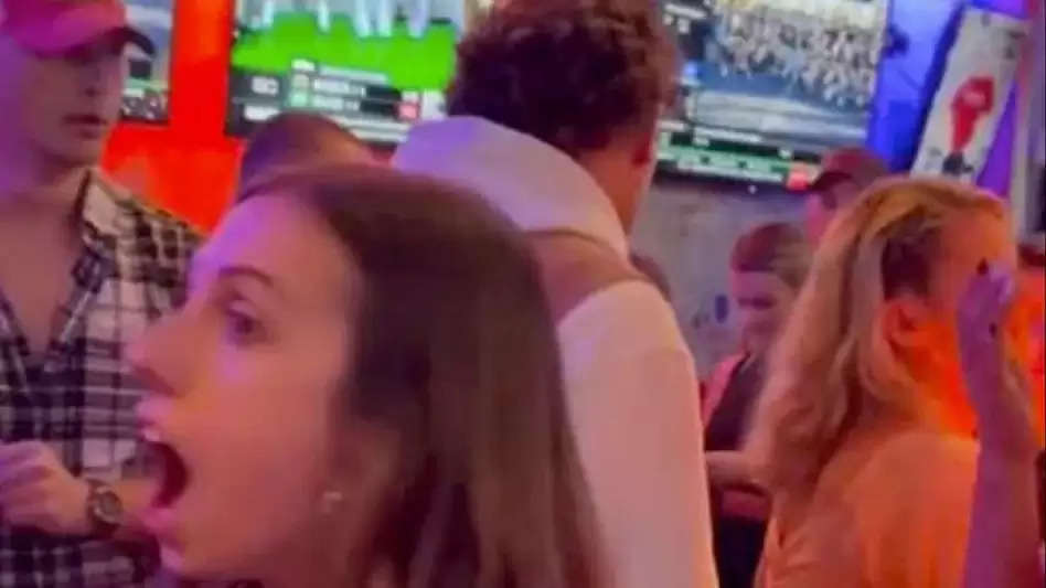 पार्टी में girlfriend के सामने दूसरी लड़की को किया KISS, Video Viral...