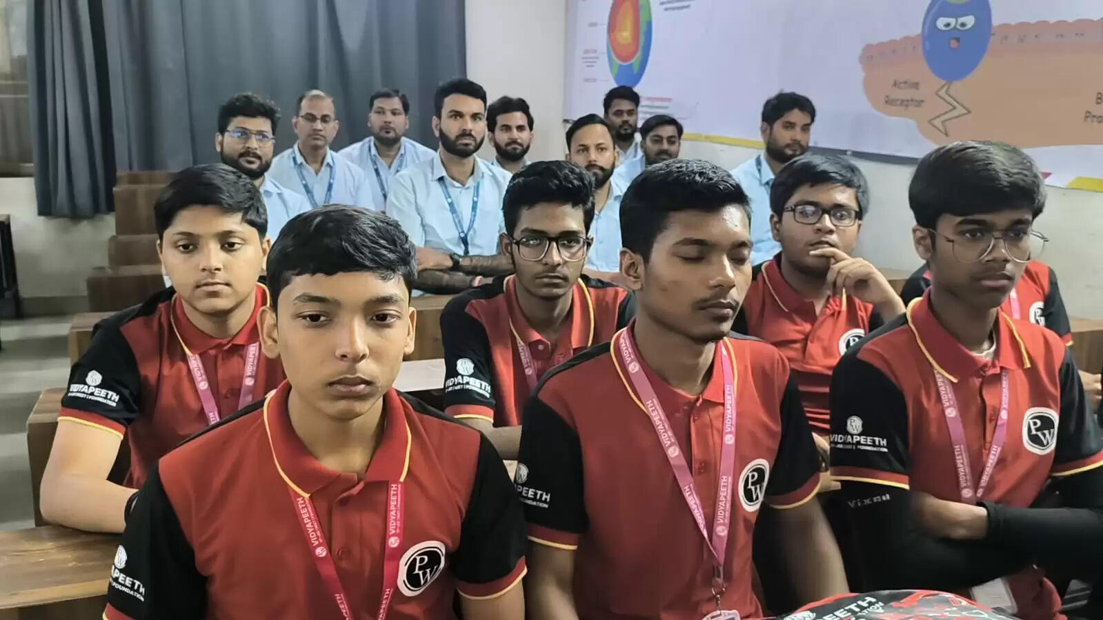 CBSE 10वीं रिजल्ट 2026: ‘फिजिक्सवाला’ के छात्रों ने लहराया परचम, 100% स्कोर से बनाया