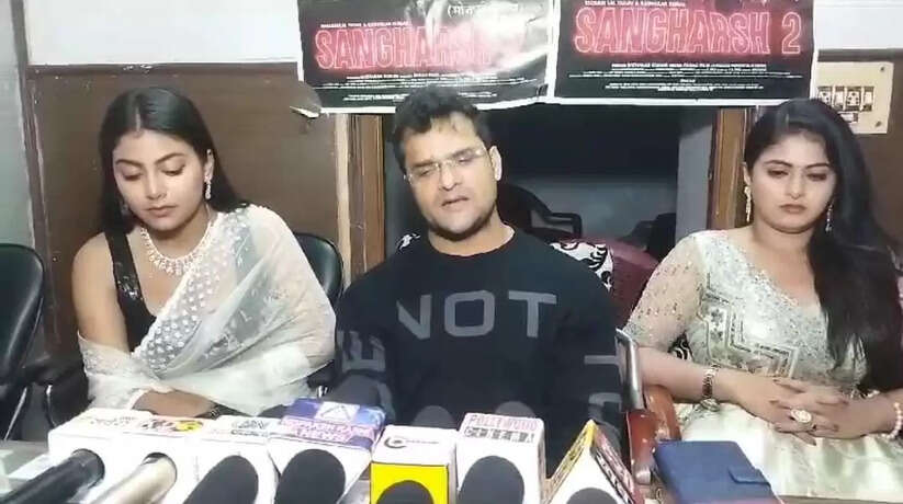 Varanasi News: संघर्ष 2 को प्रमोट करने आनंद मंदिर पहुंचे खेसारी लाल यादव