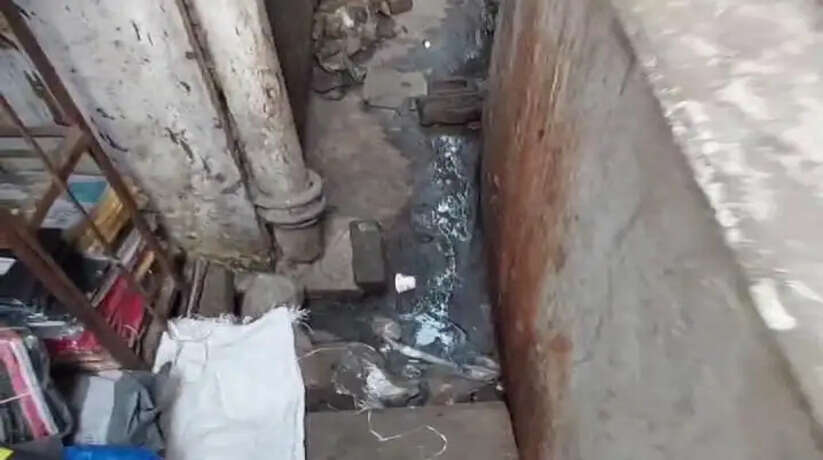 सहजनवा बाजार में गली से अवैध कब्जे को राजस्व एवं पुलिस क़ी संयुक्त टीम ने हटवाया