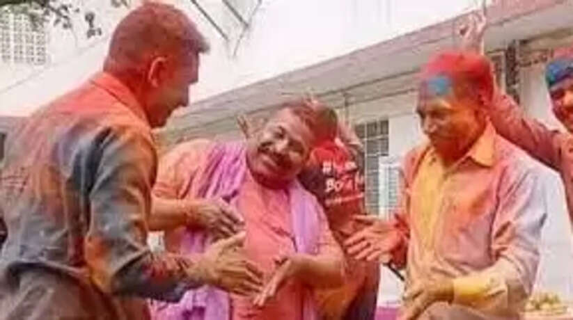 Deadly Holi of Policemen: पुलिस अधिकारी ने कॉन्स्टेबल के ​प्राइवेट पार्ट में डाला पेट्रोल, मचा बवाल