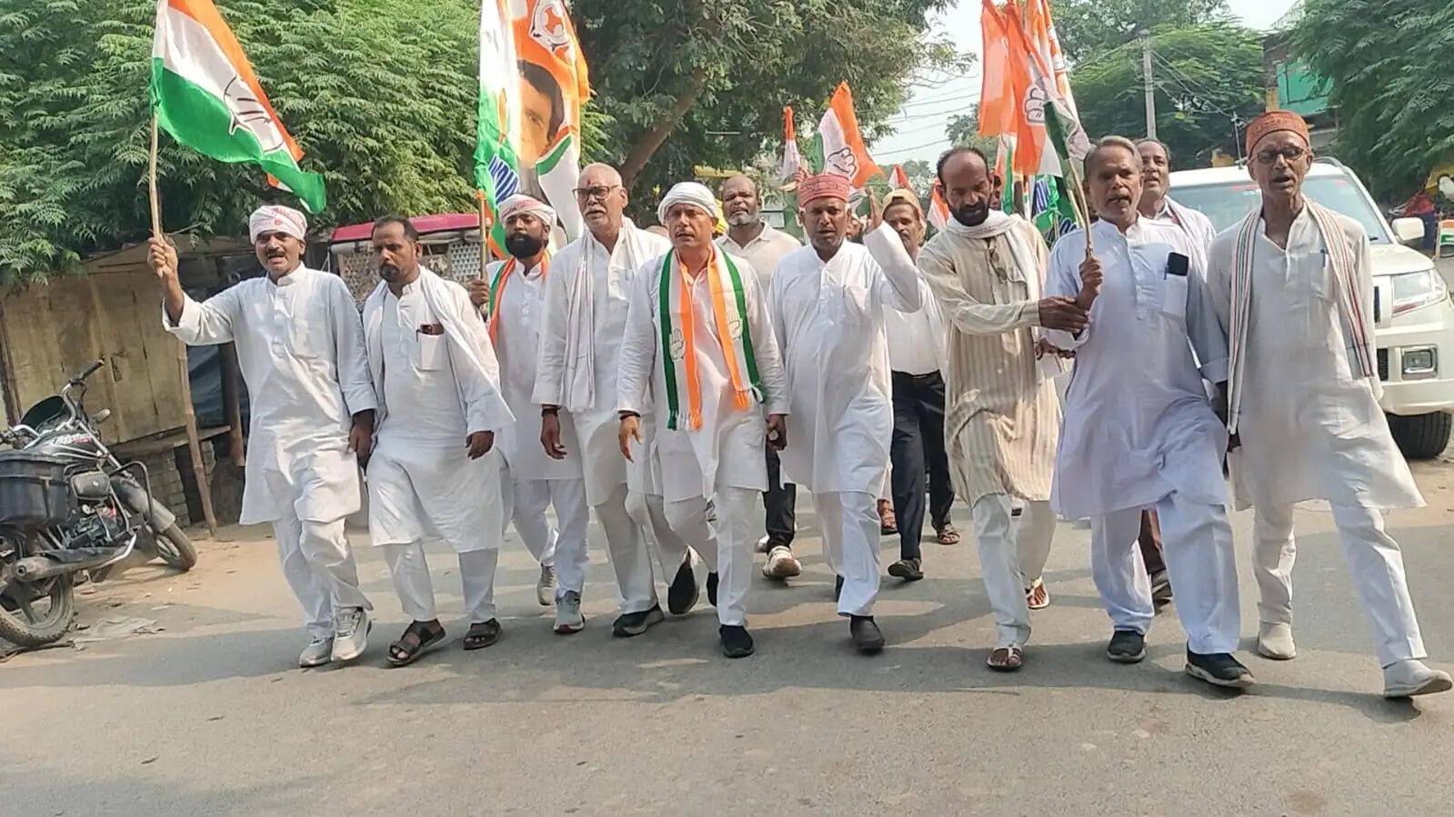 चंदौली में कांग्रेस ने निकाला ‘वोट बचाओ, देश बचाओ’ मार्च