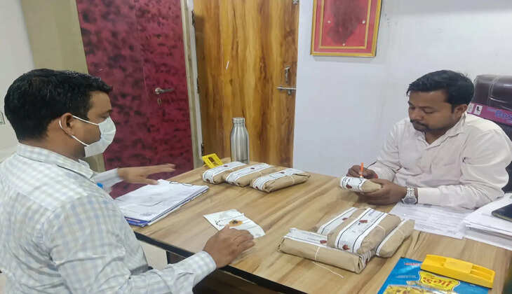 असुरक्षित सब्जी मसाले की बिक्री पर पूरे प्रदेश में रोक, चंदौली में नमकीन फैक्ट्री पर छापा
