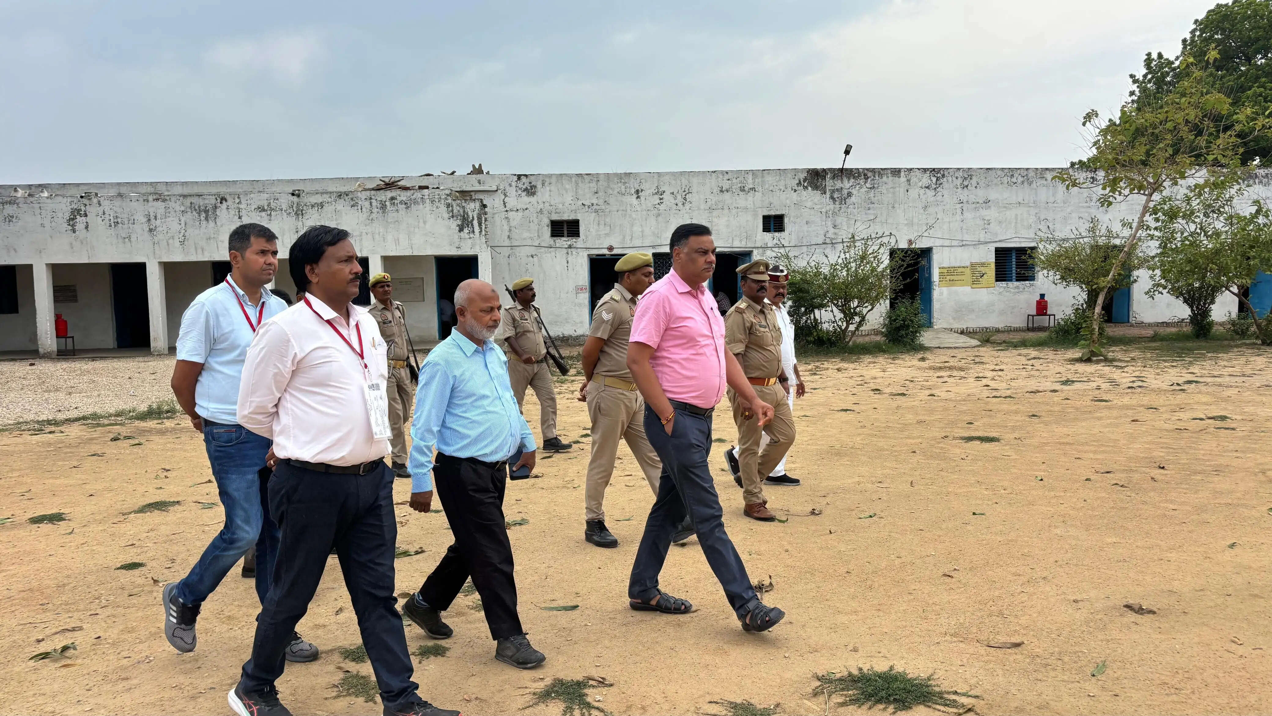 मिर्जापुर में यूपी शिक्षक पात्रता परीक्षा 2026 का पहला दिन सकुशल संपन्न, डीएम ने परीक्षा