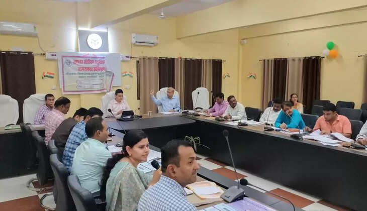 Chandauli News: चन्दौली में बढ़ते तापमान को लेकर जिलाधिकारी ने की बैठक, इस बार जानलेवा हो सकती है लू, जानिए क्या करें...क्या न करें&nbsp;