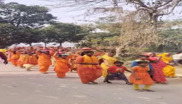 गाजे-बाजे के साथ निकली लक्ष्मी नारायण महायज्ञ की कलशयात्रा