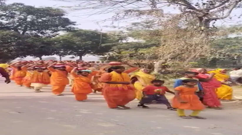 गाजे-बाजे के साथ निकली लक्ष्मी नारायण महायज्ञ की कलशयात्रा