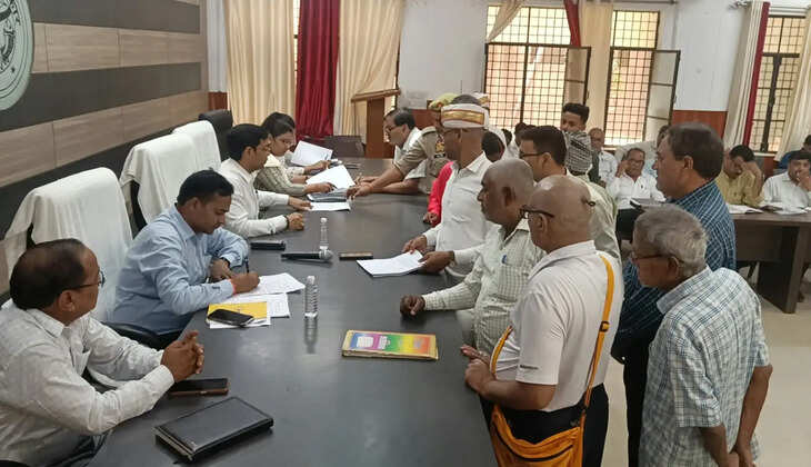 Gorakhpur Tehsil Diwas: 130 Complaints, 14 Resolved on the Spot