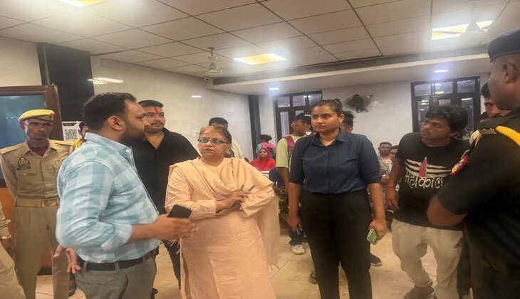 Prayagraj News: एसआरएन अस्पताल का प्रशासनिक निरीक्षण, मरीजों की सुविधाओं और व्यवस्थाओं की हुई समीक्षा