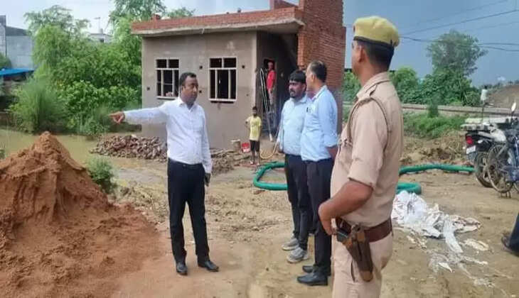 अयोध्या जिलाधिकारी ने जिले के विभिन्न क्षेत्रों का किया भ्रमण, जल निकासी की व्यवस्थाओं का लिया जायजा
