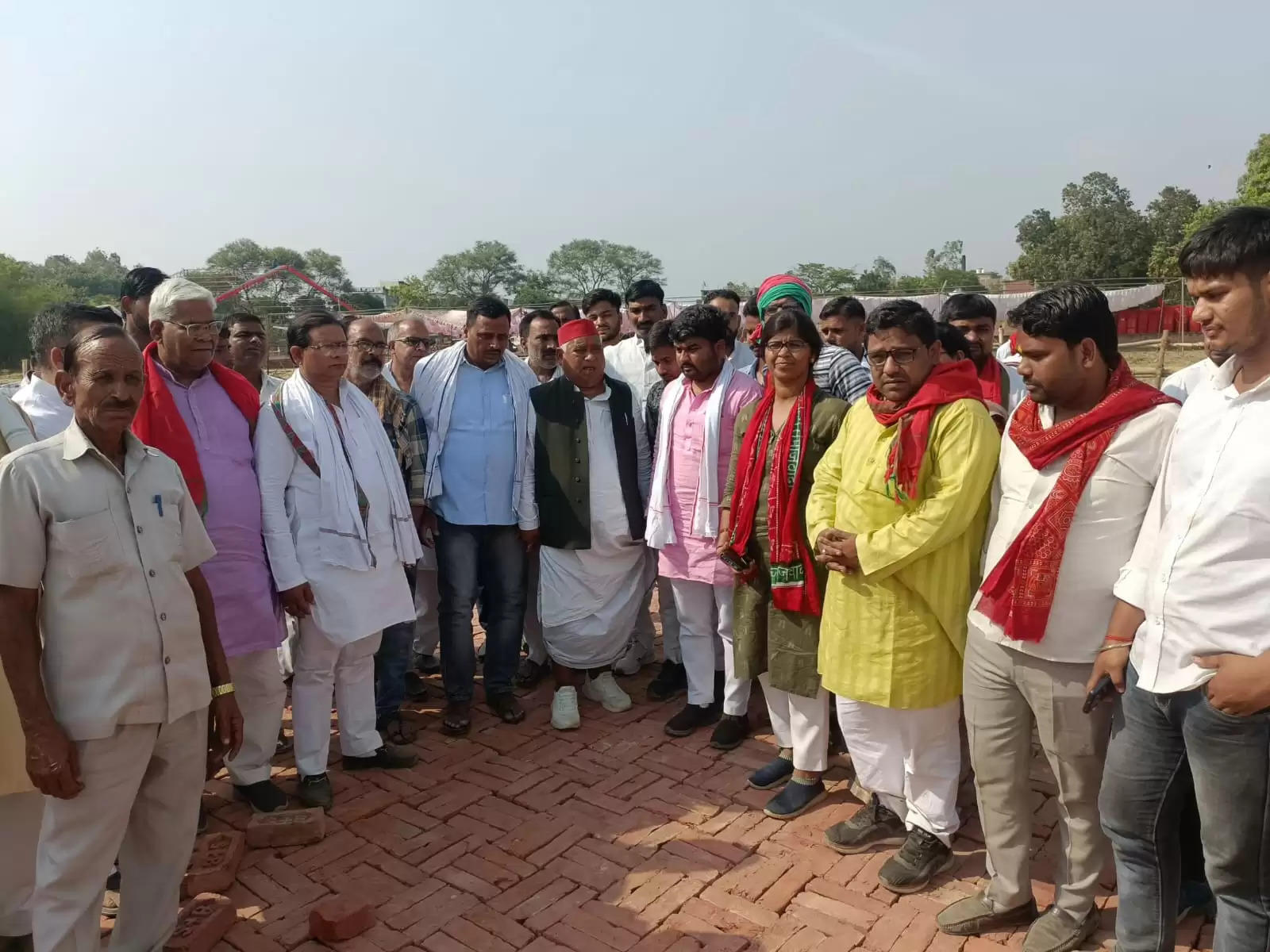 Ayodhya News: सपा प्रमुख अखिलेश यादव की 15 मई को मवई में आयोजित जनसभा स्थल का सपा पदाधिकारियों ने किया निरीक्षण