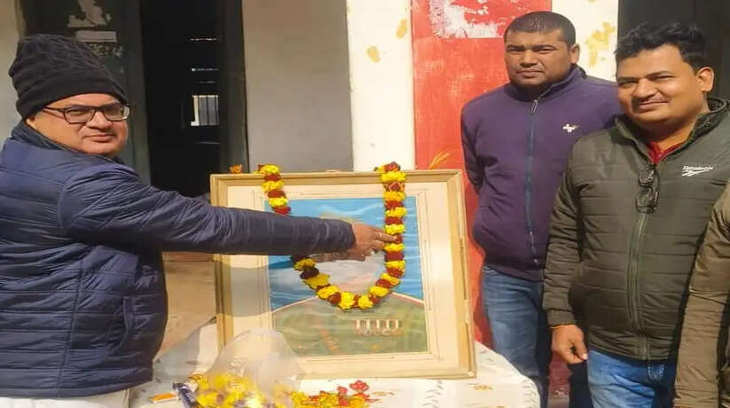Varanasi News: वाराणसी सुभाष इंटर कालेज में नेताजी सुभाष चंद्र बोस की धूमधाम से मनाई गई जयंती