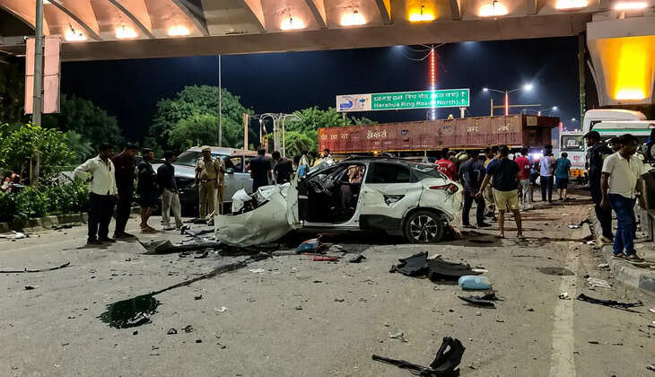 वाराणसी में देर रात बड़ा सड़क हादसा, आमने-सामने की टक्कर में पांच घायल