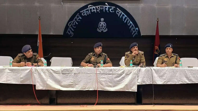 Varanasi News: प्रमोद कुमार पुलिस उपायुक्त काशी जोन द्वारा टीपी लाईन स्थित सभागार में अपराध समीक्षा गोष्ठी आयोजित
