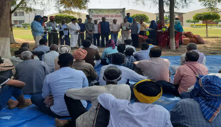 Varanasi News: अनुसूचित जाति उपयोजना में किसानों को वितरित की गईं कृषि इनपुट&nbsp;