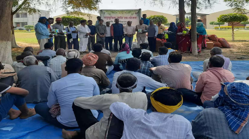 Varanasi News: अनुसूचित जाति उपयोजना में किसानों को वितरित की गईं कृषि इनपुट 