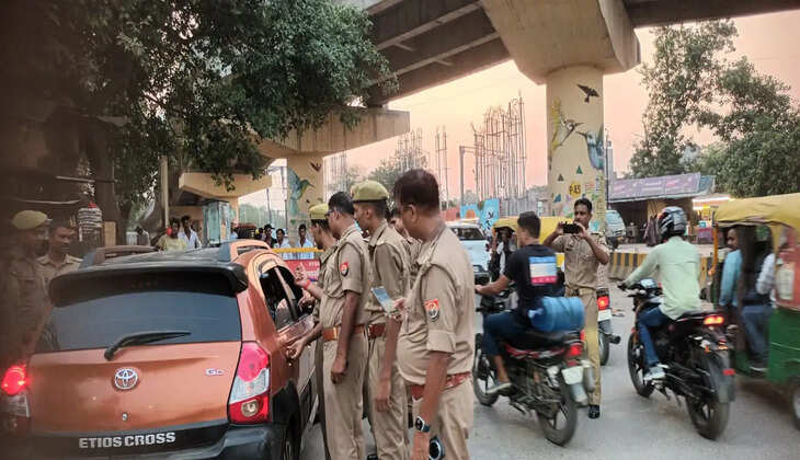 Varanasi News: कज्जाकपुरा तिराहे पर पुलिस की सघन वाहन चेकिंग, कई वाहनों का चालान