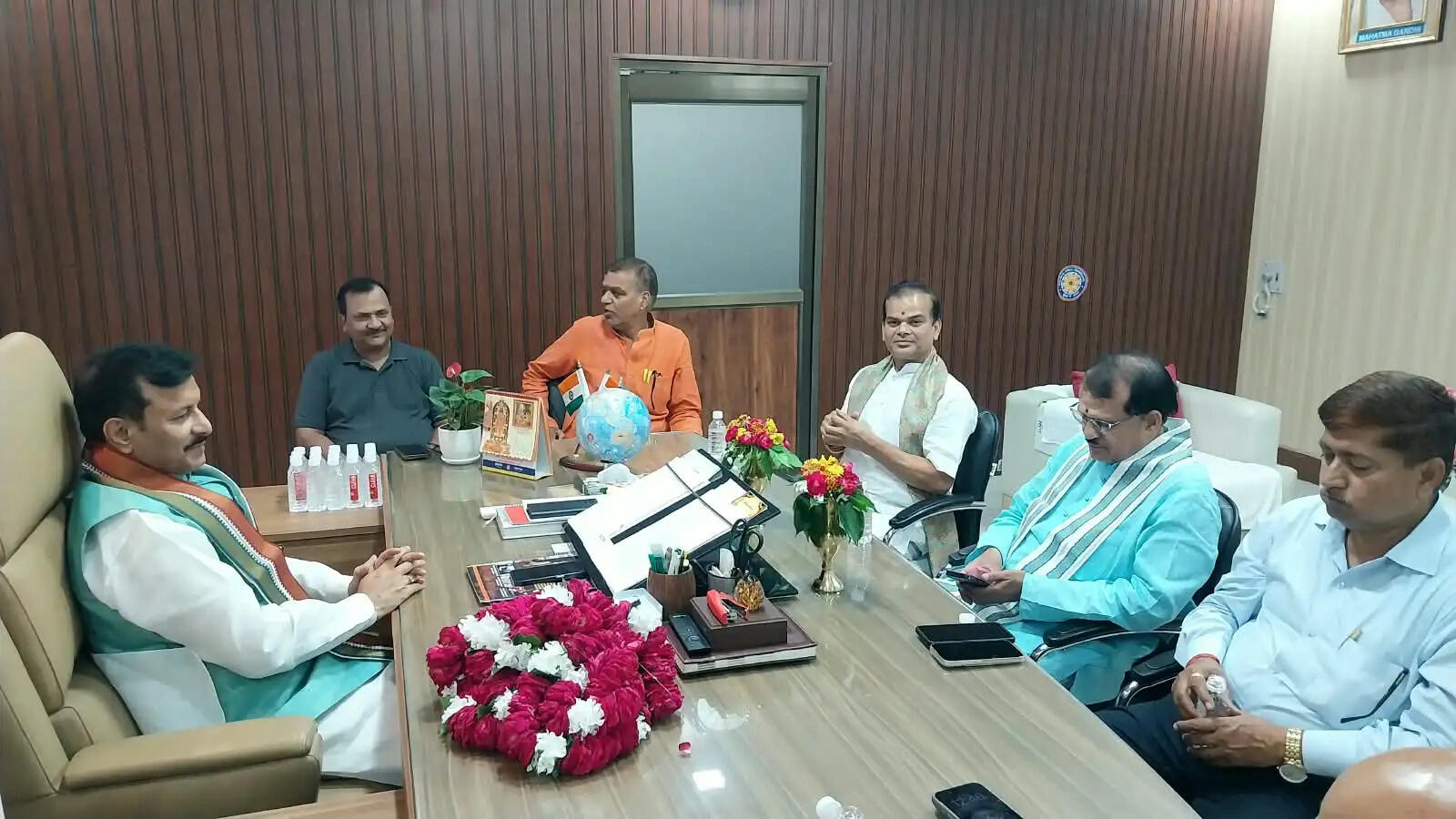 उन्होंने विद्यार्थियों से सीधे संवाद स्थापित करने पर भी जोर दिया।