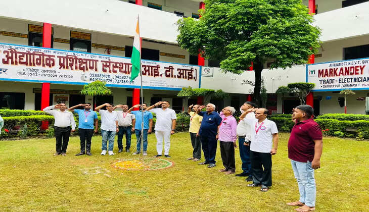Varanasi News: चौबेपुर क्षेत्र के सरकारी एवं निजी संस्थानों ने&nbsp;हर्षोल्लास के साथ मनाया गया 78 वां स्वतंत्रता दिवस