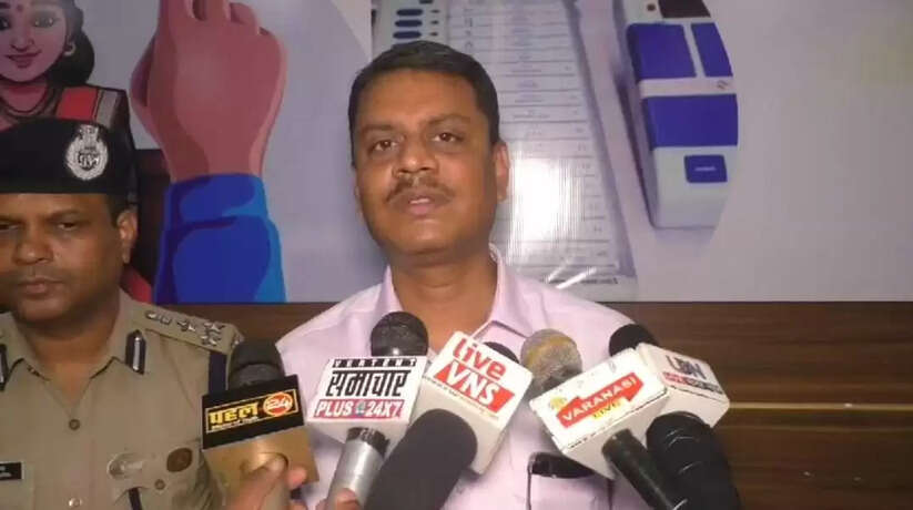 Varanasi News: जिलाधिकारी एस राजलिंगम ने आज किसानों के विभिन्न वर्गों के साथ बातचीत की और उनकी समस्याओं को जाना