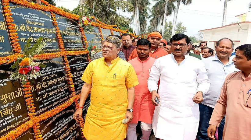 Ayodhya News: अयोध्या में विधायक ने लोक निर्माण विभाग के 42 कार्यों का किया शिलान्यास व लोकार्पण