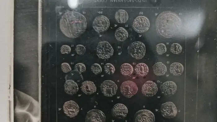 काशी के राजघाट से मिले पुरातात्विक साक्ष्य भी इस संग्रह को बेहद महत्वपूर्ण बनाते हैं। यहां से एक हजार से अधिक अभिलेख, मुहरें और सीलिंग्स मिलने की जानकारी सामने आई है।