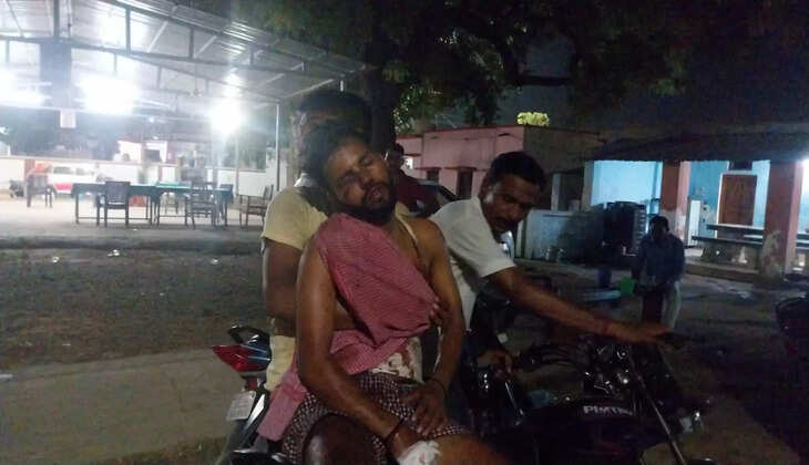 Chandauli News: चंदौली में डीएफओ यूरिया के दुकानदार को दबंगों ने मारपीट&nbsp;कर किया अधमरा, हालत गंभीर