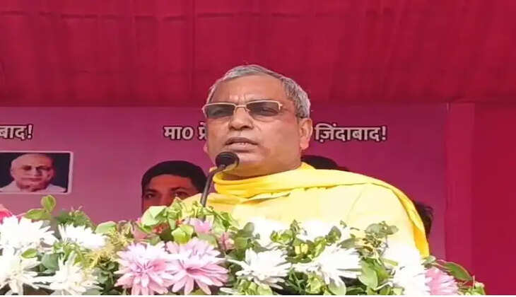 चंदौली में महाराज भगवान दक्ष प्रजापति जयंती कार्यक्रम में पहुंचे यूपी सरकार के कैबिनेट मंत्री ओमप्रकाश राजभर ने सपा, कांग्रेस और बसपा पर तीखा हमला बोला। उन्होंने 2027 विधानसभा चुनाव, पीडीए और जंतर-मंतर प्रदर्शन पर भी बड़ा बयान दिया।