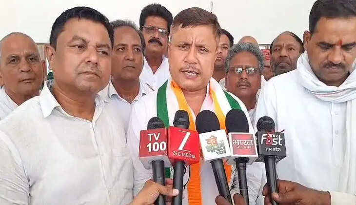 अयोध्या चढ़ावा विवाद को लेकर कांग्रेस का प्रदर्शन, राज्यपाल के नाम जिलाधिकारी को सौंपा ज्ञापन&nbsp;