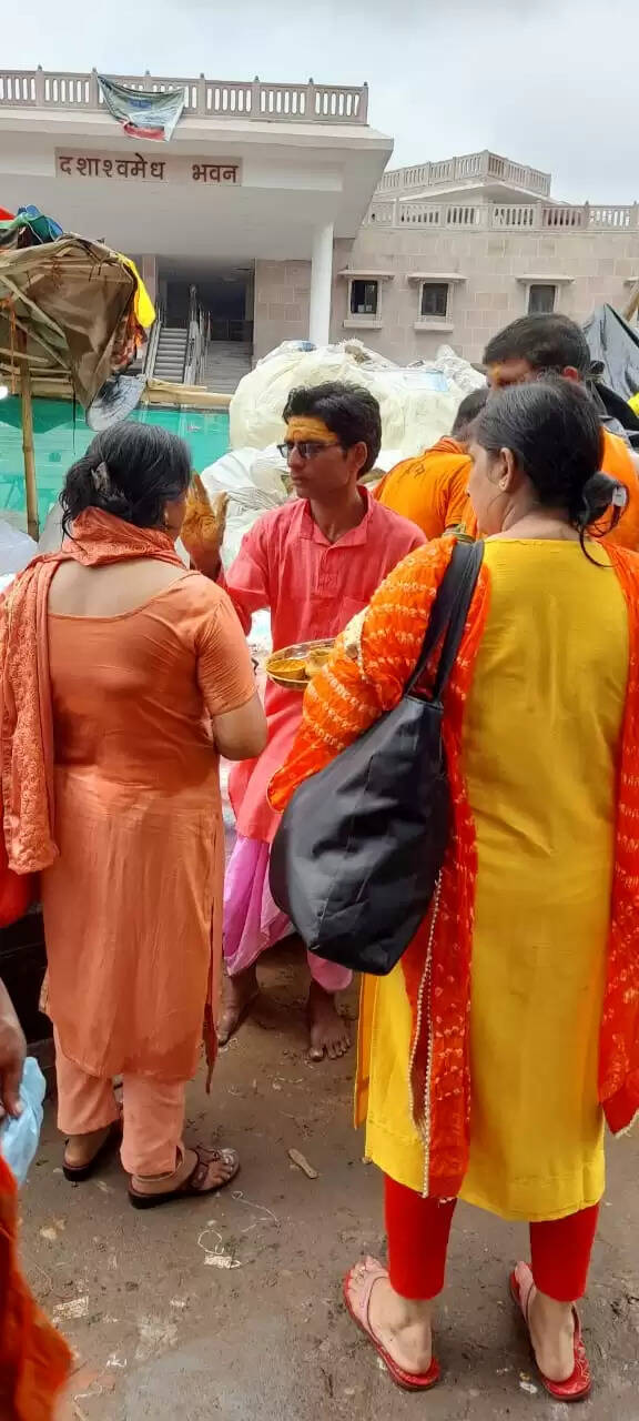जब से बना 'बाबा दरबार', 'फर्जी डोलचिधारी पंडितों' की लगी भरमार
