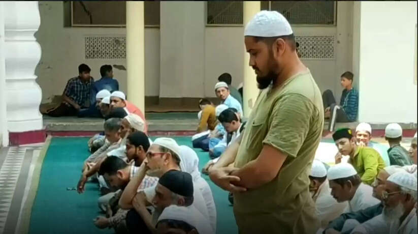 प्रयागराज में मुस्लिम धर्म गुरुओ की शान्ति की अपील हुई कारगर, जुमे की नमाज़ के बाद रहा सदभाव का माहौल