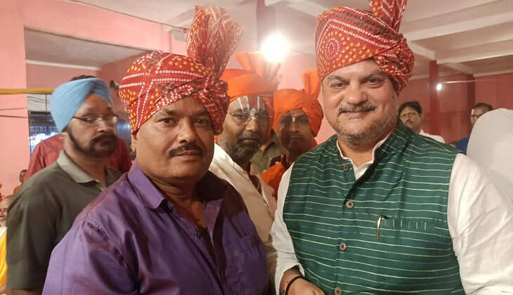 Ayodhya News: अयोध्या के दो दिग्गज महारथियों का संकटमोचन सेना ने किया सम्मान
