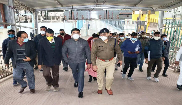 प्रयागराज में मण्डलायुक्त,जिलाधिकारी एवं वरिष्ठ पुलिस अधीक्षक ने मेला क्षेत्र का भ्रमण कर तैयारियों का लिया जायजा