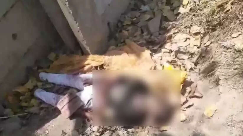 Varanasi News: वाराणसी नौवापोखर फल मंडी के पास संदिग्ध हालात में मिला युवक का शव