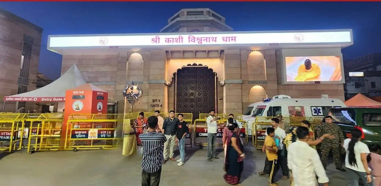 मणिकर्णिका घाट पर अंतिम यात्रा को लेकर उठे सवाल, प्रकाश जायसवाल ने प्रशासन पर साधा निशाना