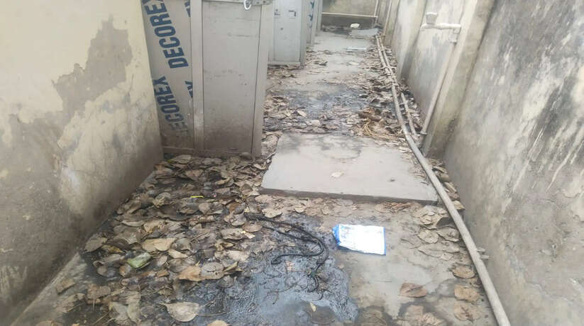तहसील परिसर में लगा है गंदगी का अंबार, जमा हुआ कूड़ो का ढेर