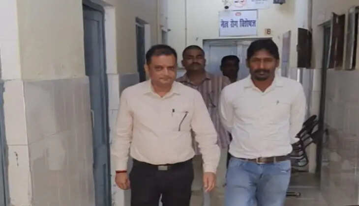 &nbsp;चंदौली के धानापुर सामुदायिक स्वास्थ्य केंद्र में डॉ. रितेश कुमार ने नए अधीक्षक के रूप में कार्यभार संभाल लिया। उन्होंने बेहतर स्वास्थ्य सेवाएं, अनुशासन और सरकारी योजनाओं के प्रभावी क्रियान्वयन को प्राथमिकता बताया।
