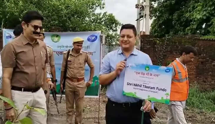 चंदौली में हाइवे किनारे लगाए जाएंगे तीन हजार पौधे,&nbsp;डीएम ने पौधरोपण कर अभियान का किया आगाज,&nbsp;NHAI करेगा 55 हजार पौधारोपण
