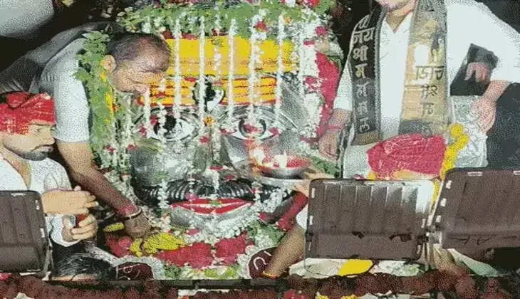 हाथी-घोड़े और रथ के साथ लाट भैरव की निकली भव्य बारात, हजारों श्रद्धालुओं ने किए बाबा के दर्शन