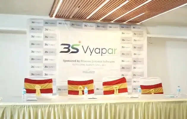 ​​वाराणसी, 30 मई 2026 – भारत के व्यवसायियों और पेशेवरों के लिए एक नया अवसर, 3S Vyapar, अपने अद्वितीय Business Networking + E-Commerce प्लेटफ़ॉर्म के साथ देशभर में कदम रख चुका है। यह प्लेटफ़ॉर्म उन लोगों के लिए बनाया गया है जो केवल नेटवर्क बनाने तक सीमित नहीं रहना चाहते, बल्कि व्यावसायिक विकास, ठोस अवसर और डिजिटल समर्थन के साथ अपने व्यवसाय को आगे बढ़ाना चाहते हैं।